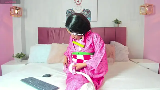 emma wilder  online show from February 19, 7:44 pm