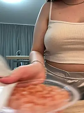 Snapshot of heavenly_charm chatting on February 25, 3:01 pm heavenly charm online show from February 25, 3:01 pm