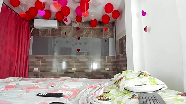 Snapshot of violett_laraa chatting on February 20, 8:33 pm violett laraa online show from February 20, 8:33 pm