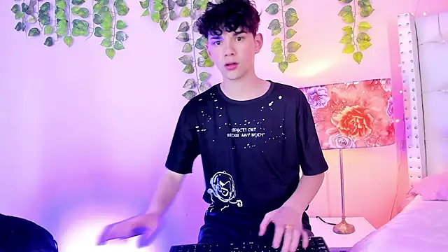 Philippsx online show from April 8, 4:47 am