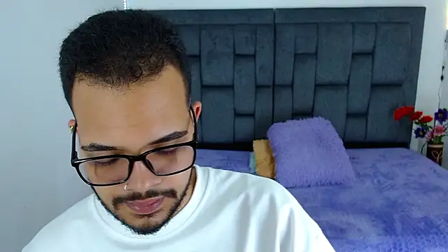 Snapshot of J_black_ chatting on February 10, 9:47 pm J black online show from February 10, 9:47 pm