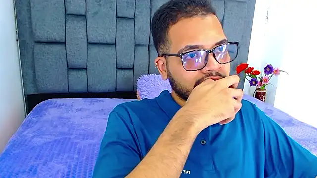 Snapshot of J_black_ chatting on February 17, 6:05 pm J black online show from February 17, 6:05 pm