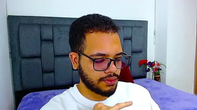 Snapshot of J_black_ chatting on March 2, 9:22 pm J black online show from March 2, 9:22 pm