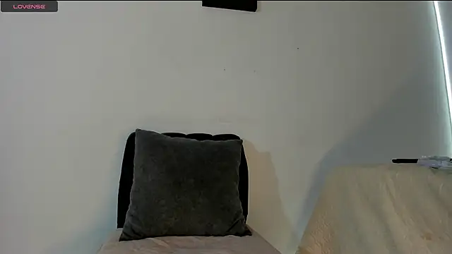 Snapshot of emma__castle chatting on February 20, 1:13 pm emma castle online show from February 20, 1:13 pm