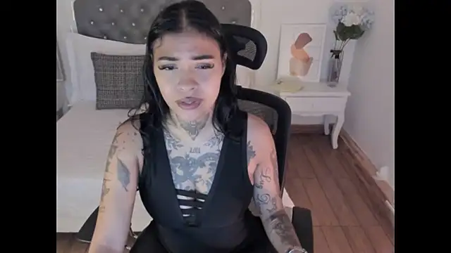 Aisha Haddad online show from June 4, 3:06 pm