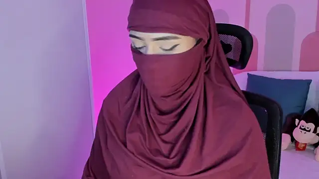 Snapshot of Aisha_Haddad chatting on February 11, 3:56 pm Aisha Haddad online show from February 11, 3:56 pm