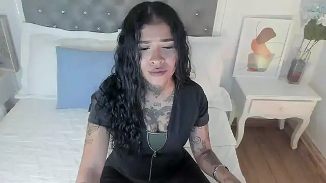 Aisha Haddad online show from May 21, 1:52 pm