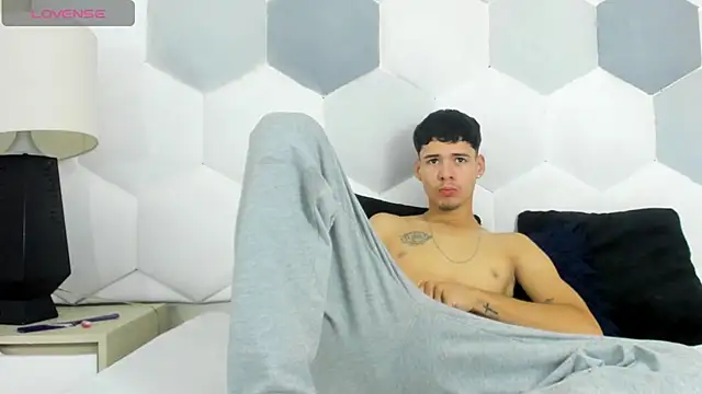 Davi Ponce online show from February 11, 7:47 pm