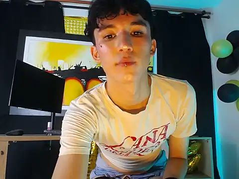 jullian ricci online show from March 8, 2:04 am