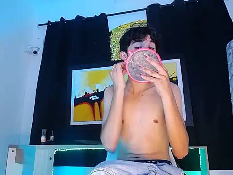 jullian ricci online show from March 25, 7:46 pm