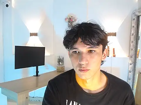 jullian ricci online show from April 9, 8:59 pm