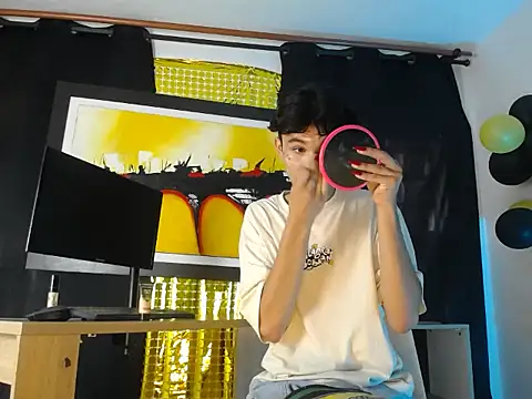 jullian ricci online show from March 13, 7:19 pm