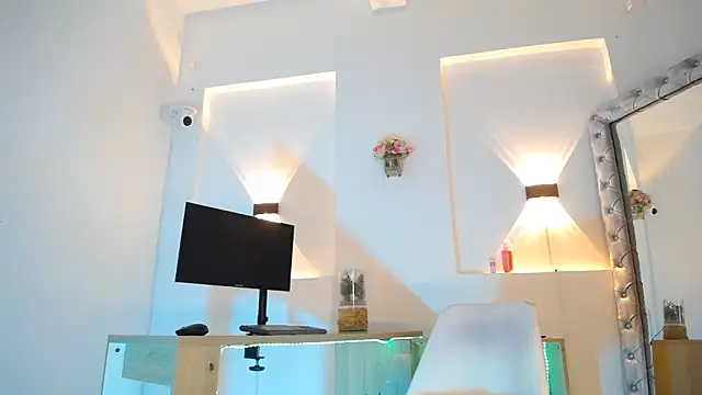 jullian ricci online show from April 6, 8:43 pm