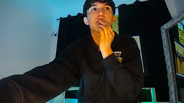 jullian ricci online show from March 28, 8:54 pm