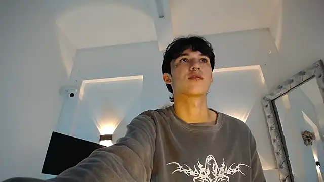 jullian ricci online show from April 7, 8:21 pm