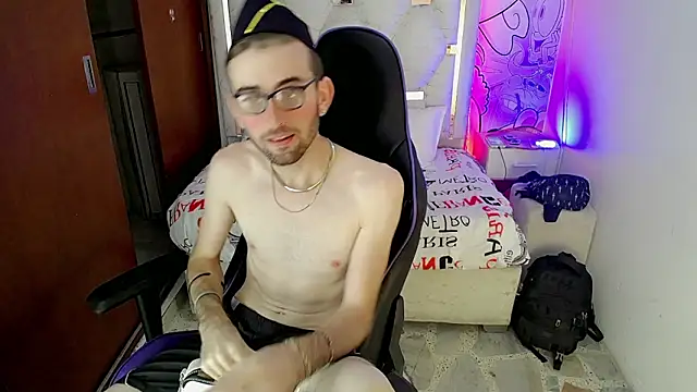 Top and bottom online show from March 18, 8:32 pm