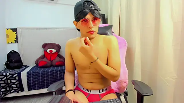 Top and bottom online show from March 29, 9:05 pm