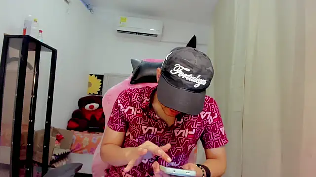 Top and bottom online show from April 10, 8:27 pm