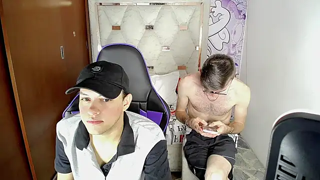 Top and bottom online show from March 12, 8:24 pm