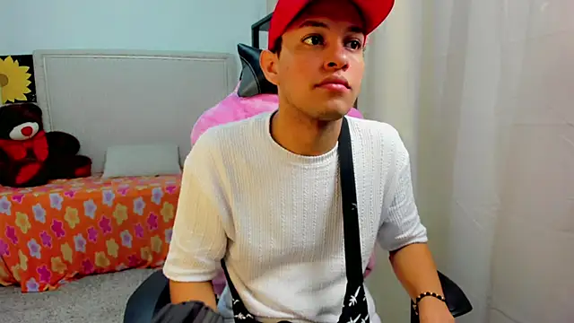 Top and bottom online show from April 3, 9:10 pm