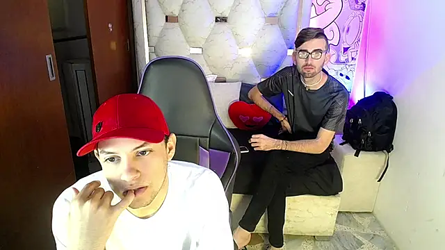 Top and bottom online show from March 7, 8:25 pm