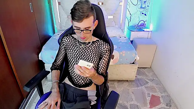 Top and bottom online show from March 21, 8:24 pm