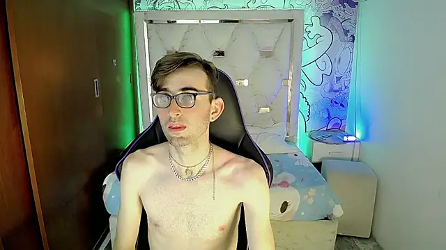 Top and bottom online show from March 22, 9:05 pm