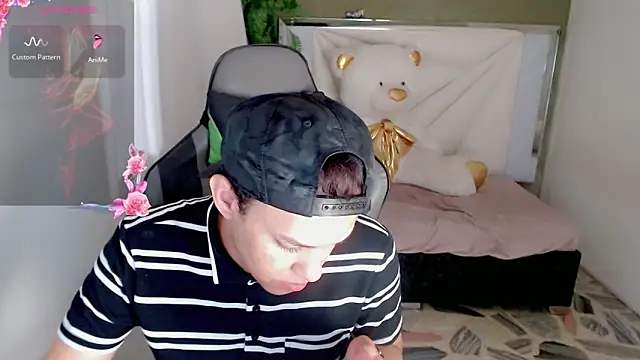 Top and bottom online show from April 17, 8:33 pm