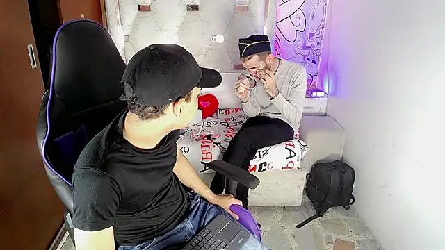 Top and bottom online show from March 15, 8:27 pm