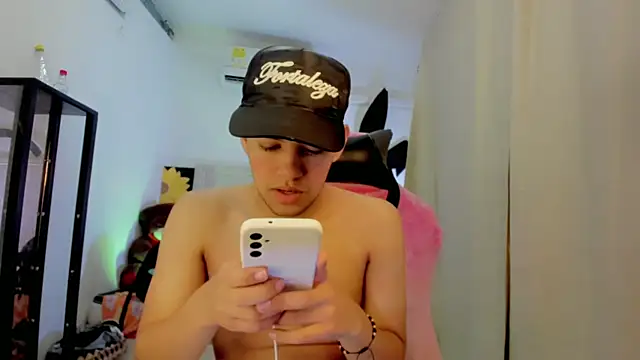 Top and bottom online show from April 11, 8:01 pm