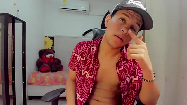 Top and bottom online show from April 9, 8:37 pm