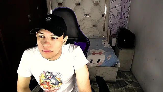 Top and bottom online show from March 23, 8:19 pm