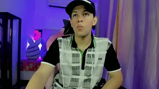 Top and bottom online show from April 12, 8:23 pm