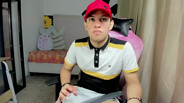 Top and bottom online show from April 5, 9:54 pm