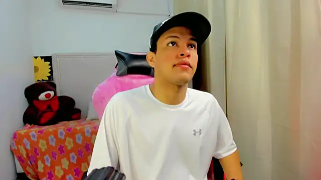 Top and bottom online show from April 2, 6:58 pm