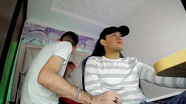 Top and bottom online show from March 11, 8:14 pm