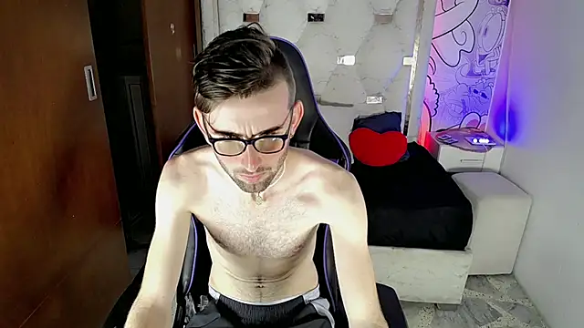 Top and bottom online show from March 9, 8:23 pm