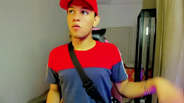 Top and bottom online show from April 4, 8:26 pm