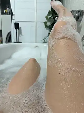 Ninimaus online show from April 22, 7:20 pm