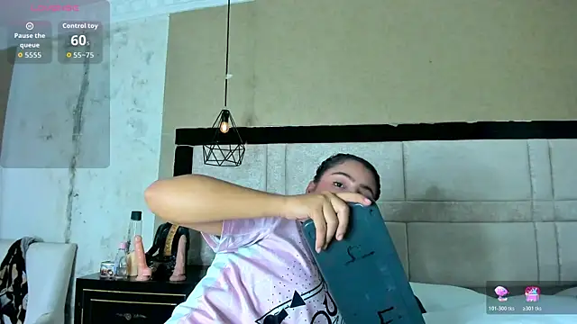 CloheBell online show from April 15, 3:49 pm