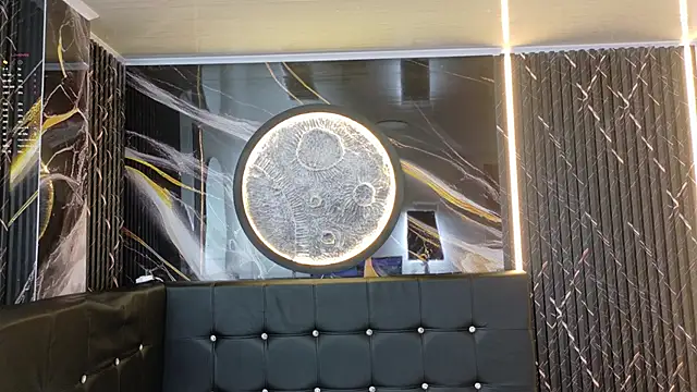  ArianaToroo online show from April 9, 2:23 pm