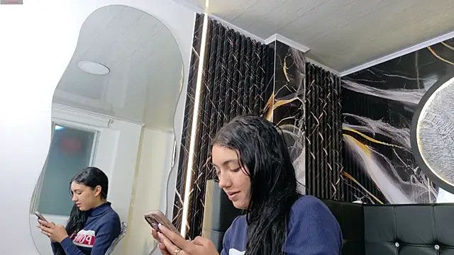  ArianaToroo online show from April 8, 1:56 pm