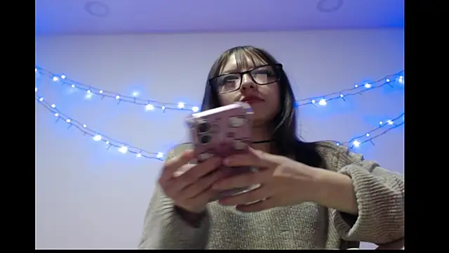 Snapshot of michell_bunny1 chatting on February 17, 4:21 am michell bunny1 online show from February 17, 4:21 am