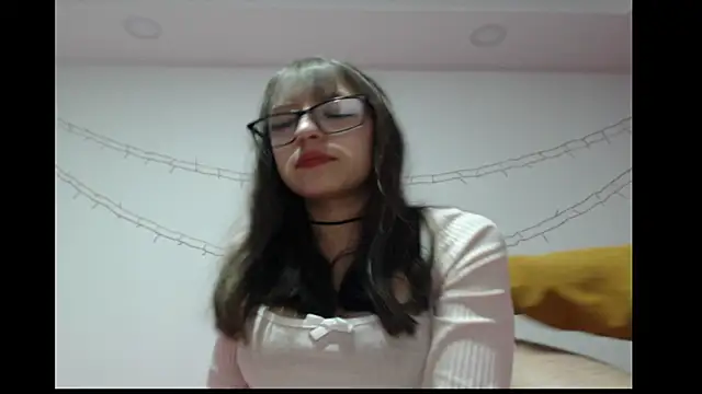 Snapshot of michell_bunny1 chatting on February 19, 3:03 am michell bunny1 online show from February 19, 3:03 am