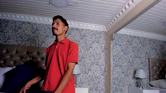 NoaahTylor online show from April 17, 3:20 am