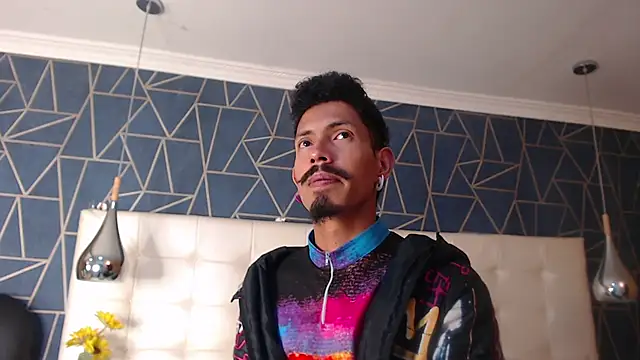 NoaahTylor online show from February 13, 7:25 pm