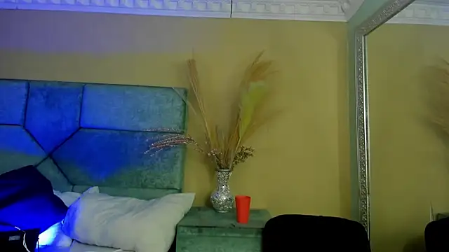 NoaahTylor online show from June 20, 4:28 am