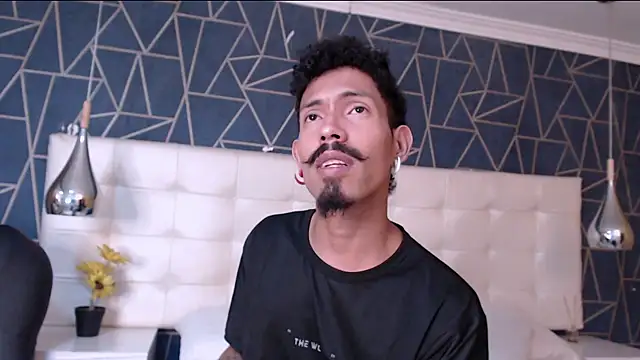 NoaahTylor online show from February 20, 8:11 pm