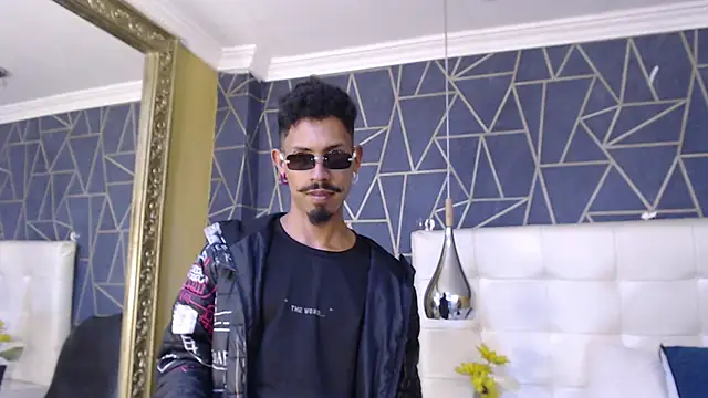 NoaahTylor online show from February 24, 7:59 pm