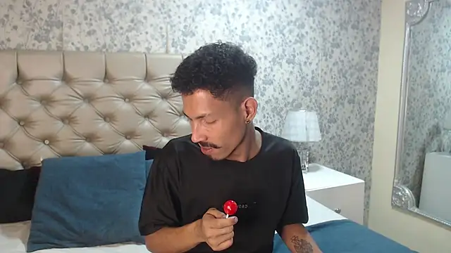 NoaahTylor online show from March 18, 8:32 pm